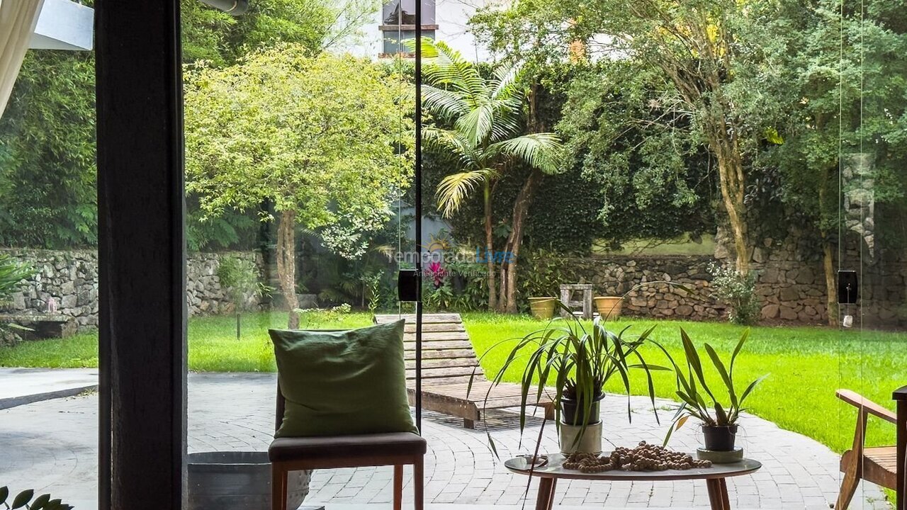 Casa para aluguel de temporada em Carapicuíba (Granja Viana)