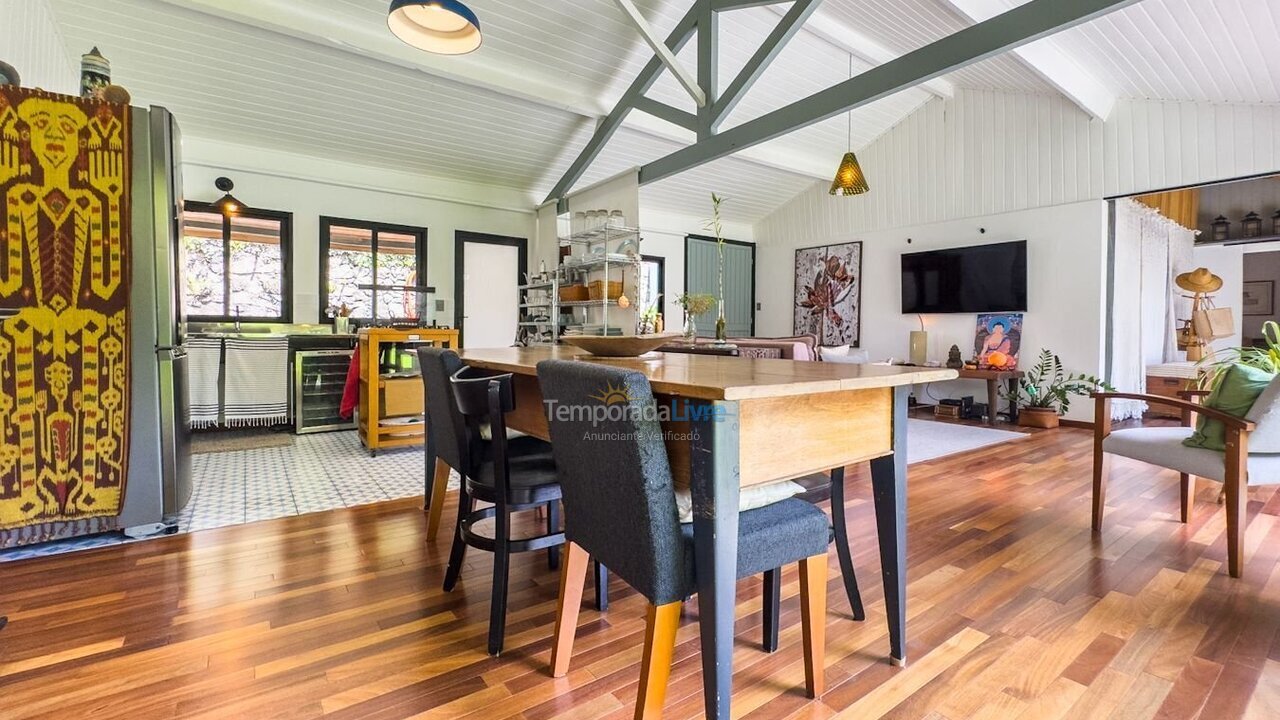 Casa para aluguel de temporada em Carapicuíba (Granja Viana)