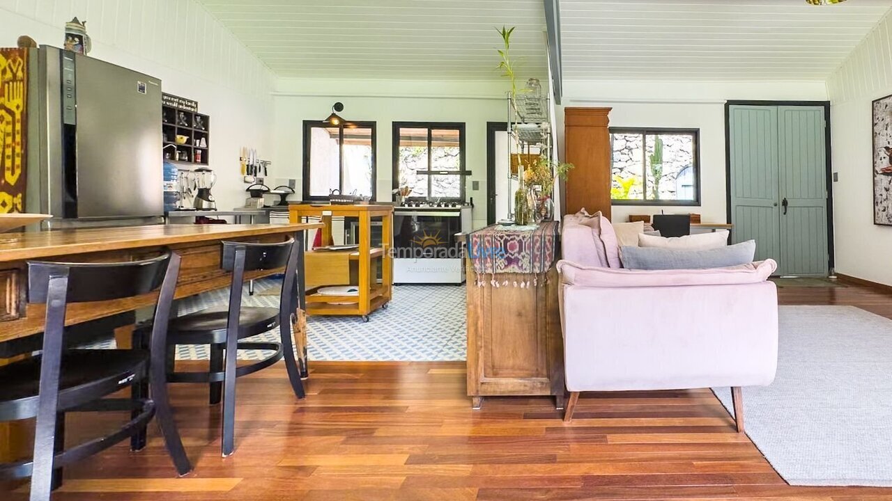 Casa para aluguel de temporada em Carapicuíba (Granja Viana)