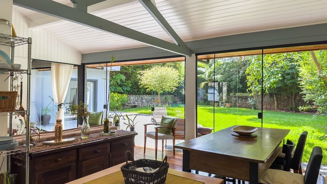 Casa para aluguel de temporada em Carapicuíba (Granja Viana)