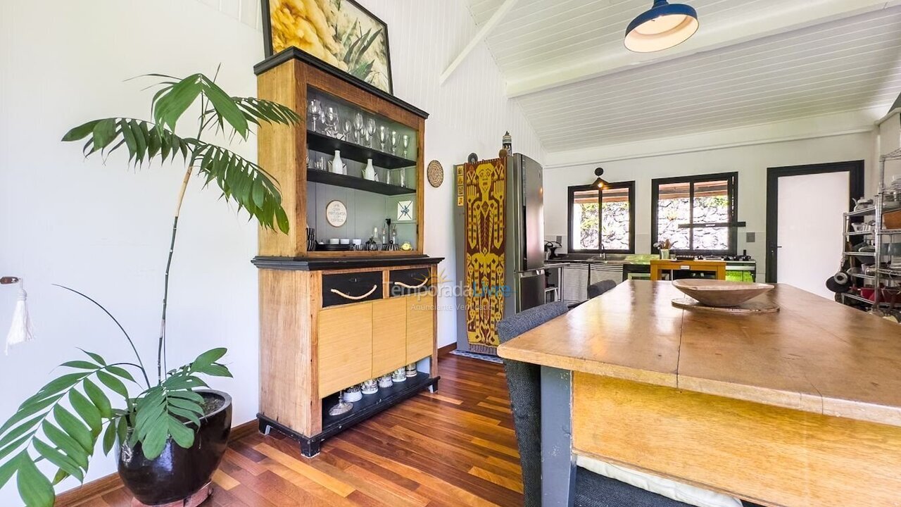 Casa para aluguel de temporada em Carapicuíba (Granja Viana)