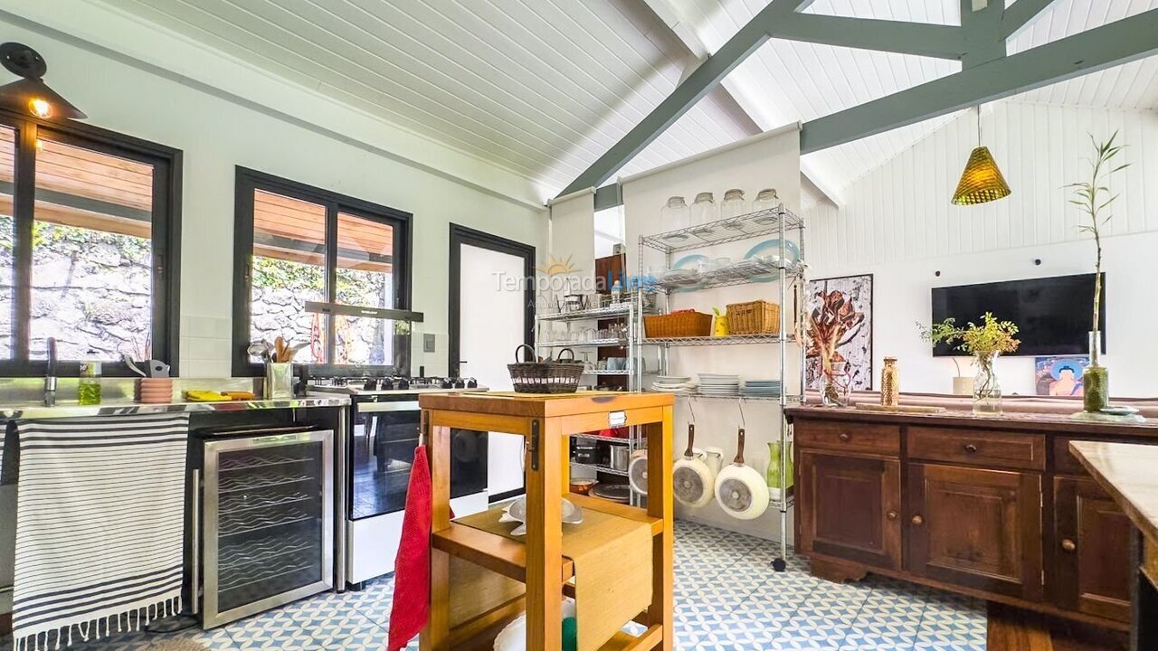 Casa para aluguel de temporada em Carapicuíba (Granja Viana)