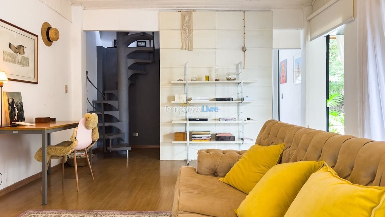 Casa para aluguel de temporada em Carapicuíba (Granja Viana)