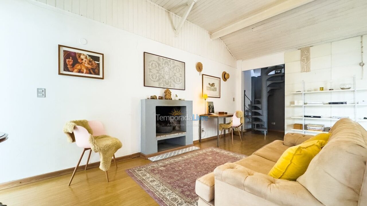 Casa para aluguel de temporada em Carapicuíba (Granja Viana)