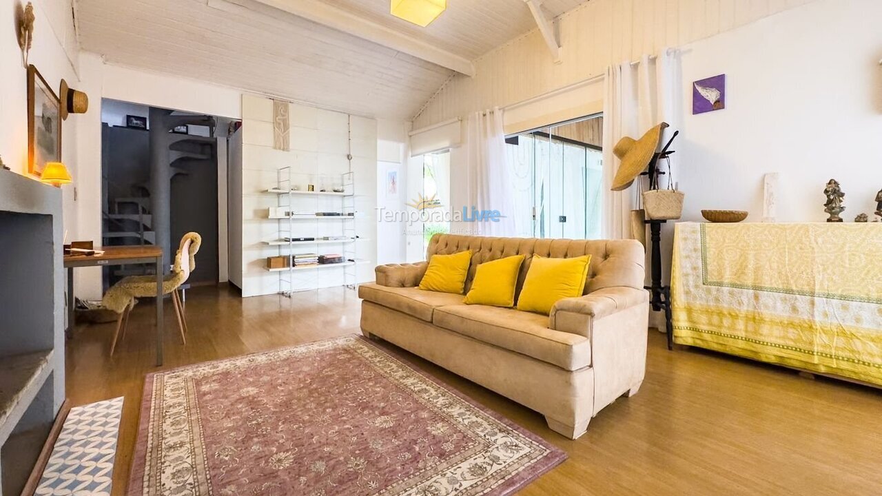 Casa para aluguel de temporada em Carapicuíba (Granja Viana)