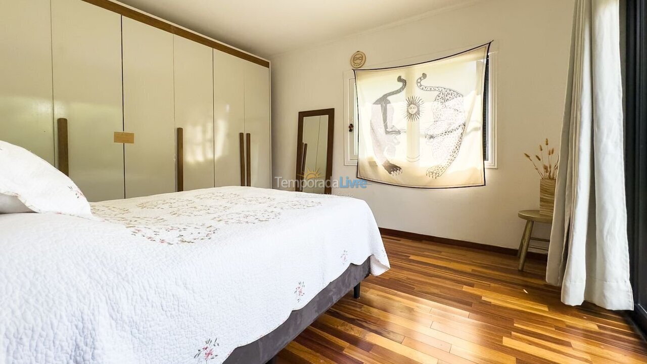 Casa para aluguel de temporada em Carapicuíba (Granja Viana)