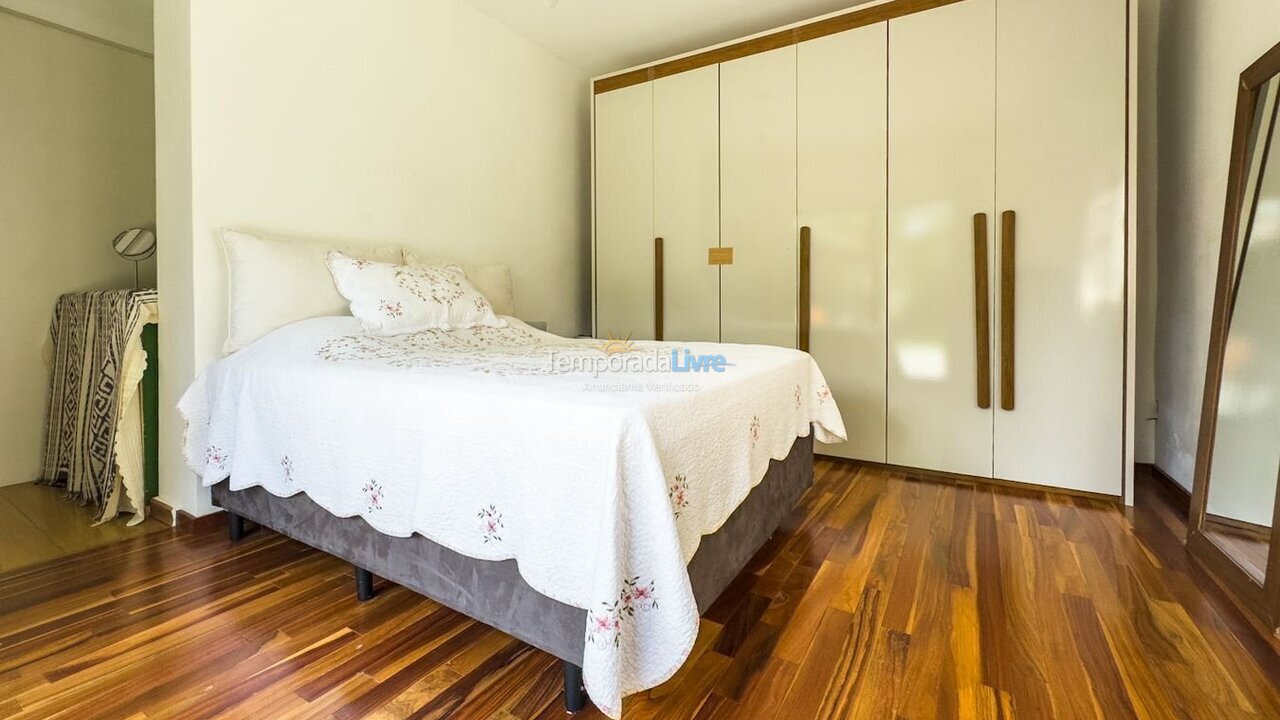 Casa para aluguel de temporada em Carapicuíba (Granja Viana)