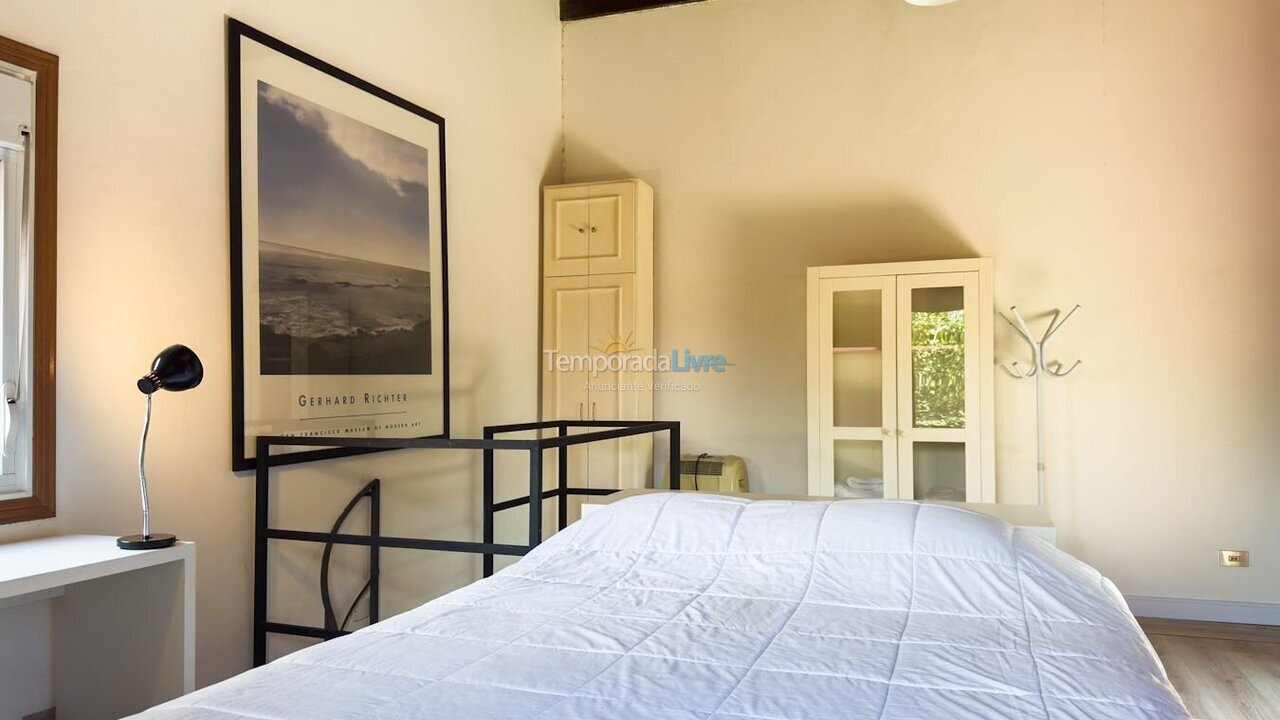 Casa para aluguel de temporada em Carapicuíba (Granja Viana)