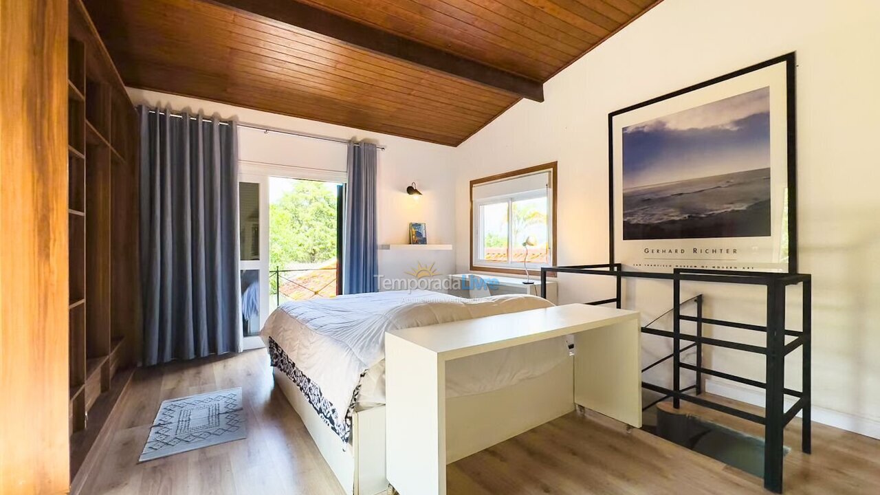 Casa para aluguel de temporada em Carapicuíba (Granja Viana)