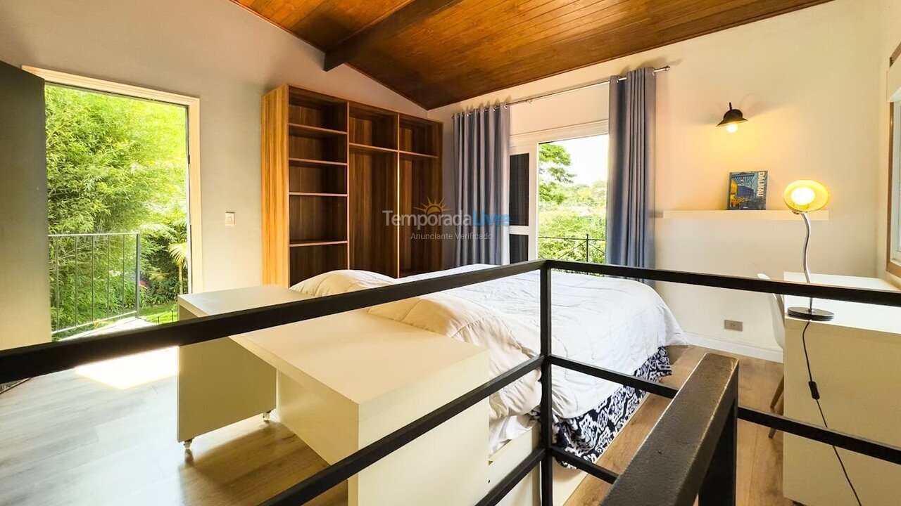 Casa para aluguel de temporada em Carapicuíba (Granja Viana)