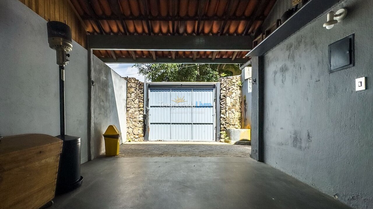 Casa para aluguel de temporada em Carapicuíba (Granja Viana)