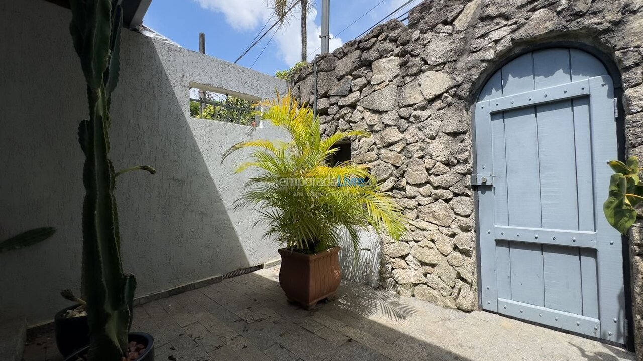 Casa para aluguel de temporada em Carapicuíba (Granja Viana)