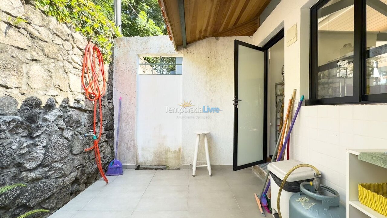 Casa para aluguel de temporada em Carapicuíba (Granja Viana)