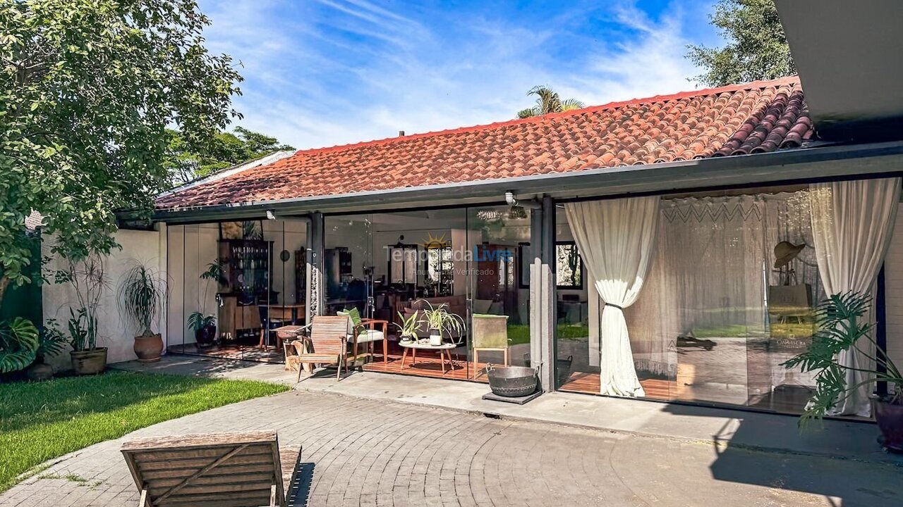 Casa para aluguel de temporada em Carapicuíba (Granja Viana)