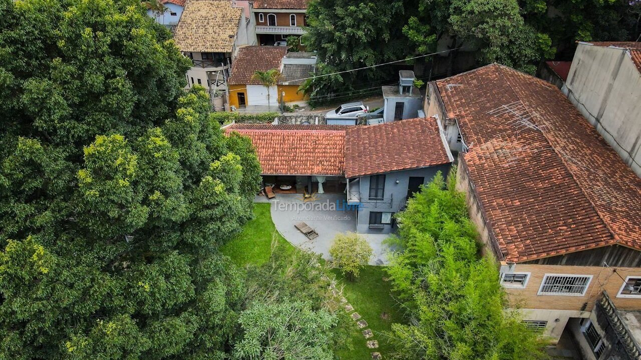 Casa para aluguel de temporada em Carapicuíba (Granja Viana)