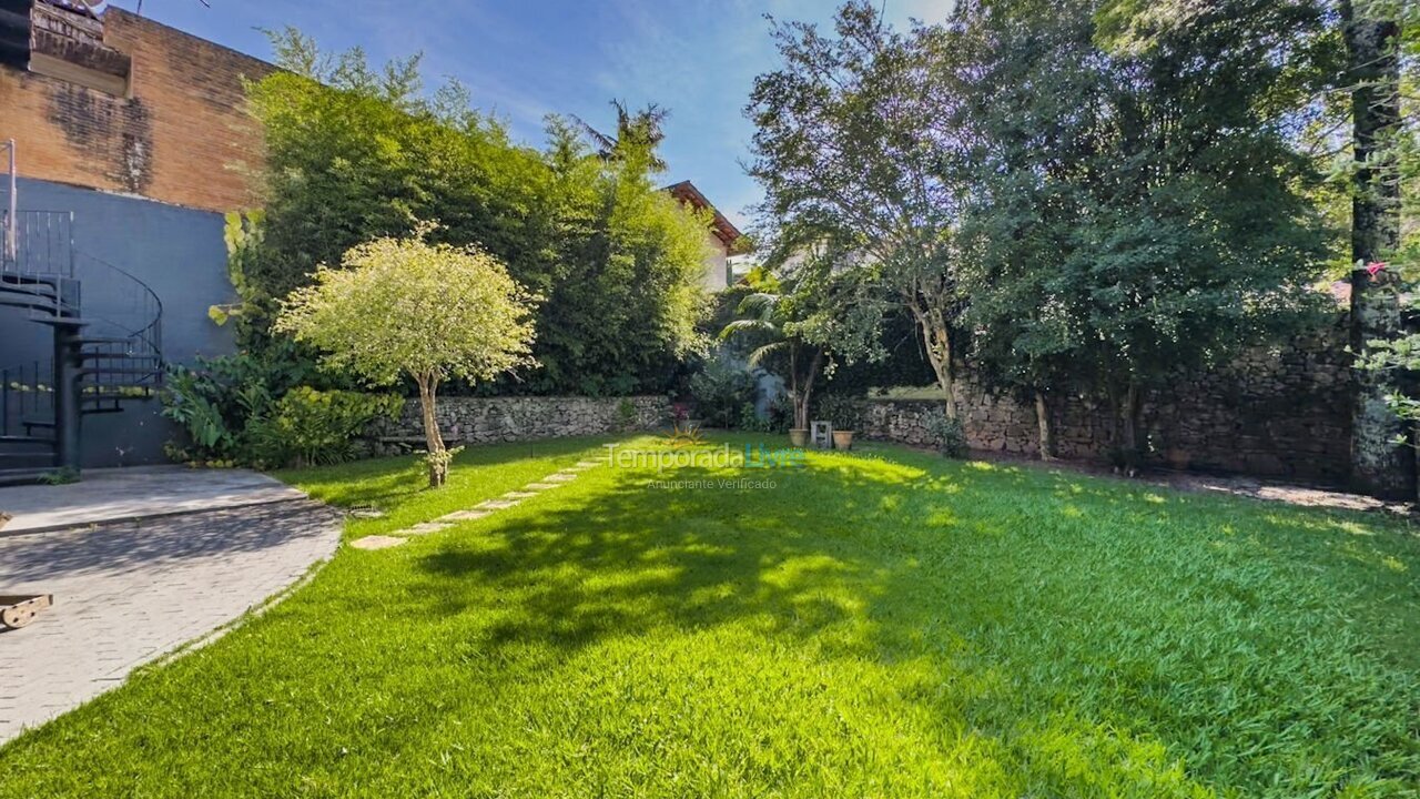 Casa para aluguel de temporada em Carapicuíba (Granja Viana)