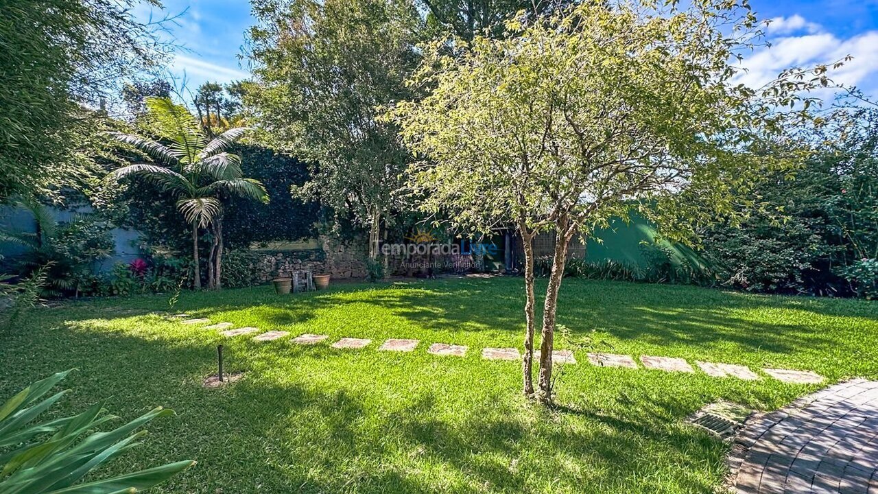 Casa para aluguel de temporada em Carapicuíba (Granja Viana)