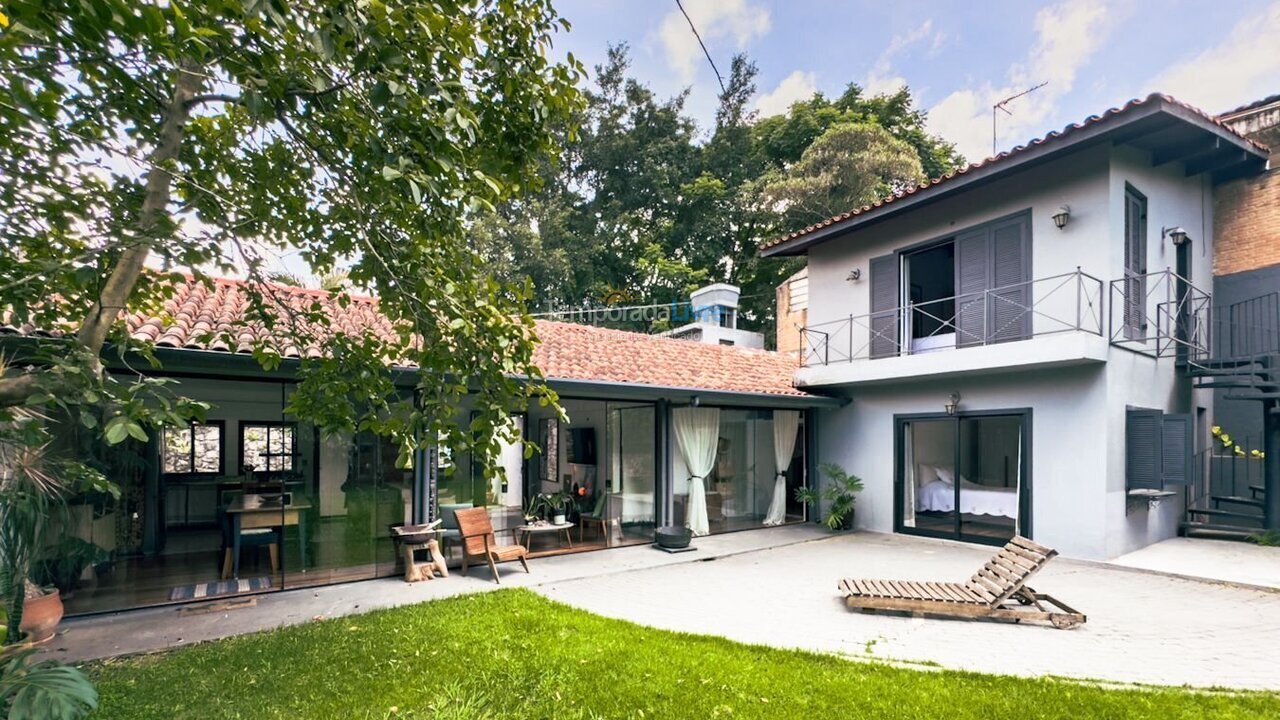 Casa para aluguel de temporada em Carapicuíba (Granja Viana)