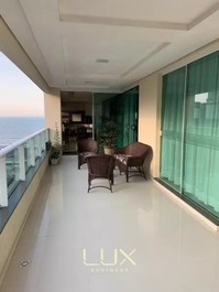 LARGE APARTMENT IN THE CENTRAL OF MEIA PRAIA