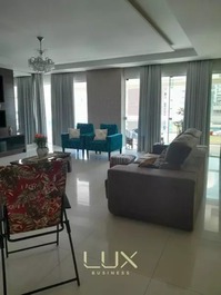 LARGE APARTMENT IN THE CENTRAL OF MEIA PRAIA