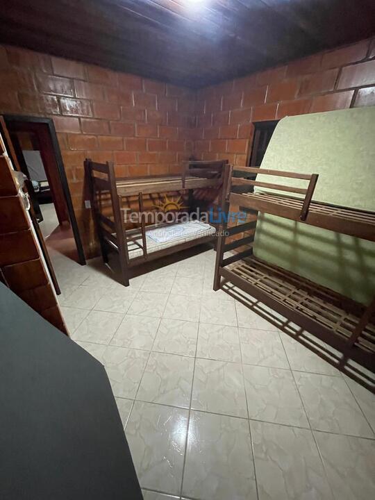 Casa para aluguel de temporada em Caraguatatuba (Massaguaçu)