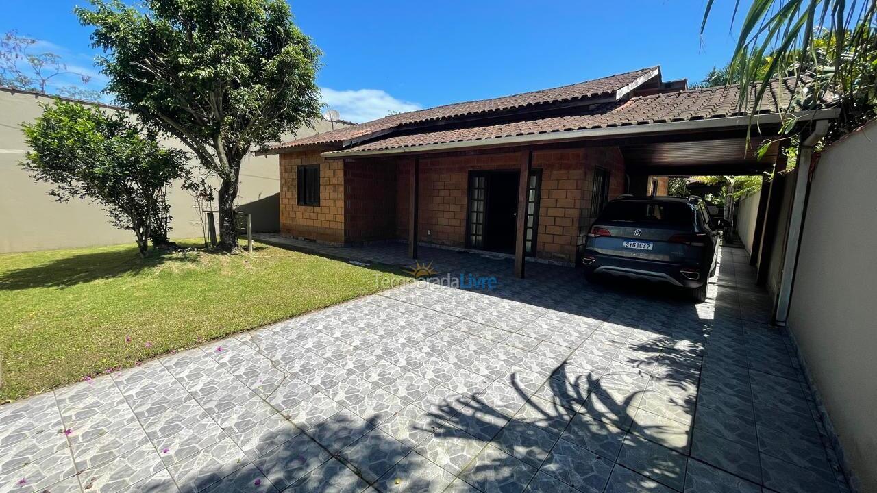 Casa para aluguel de temporada em Caraguatatuba (Massaguaçu)