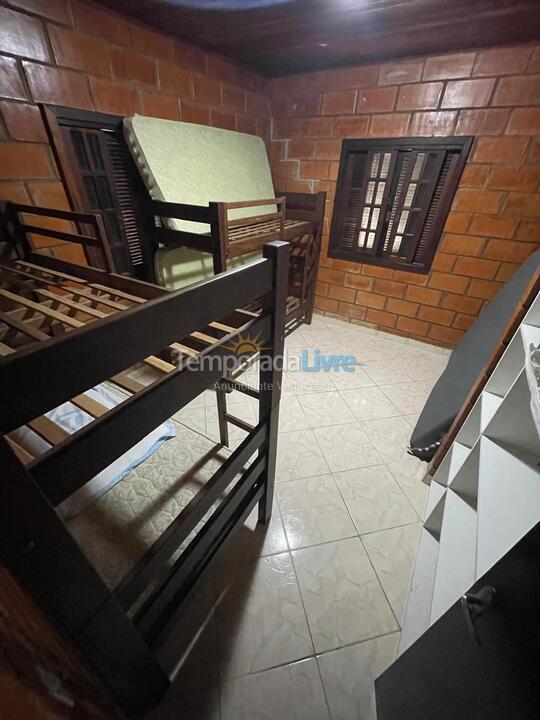 Casa para aluguel de temporada em Caraguatatuba (Massaguaçu)