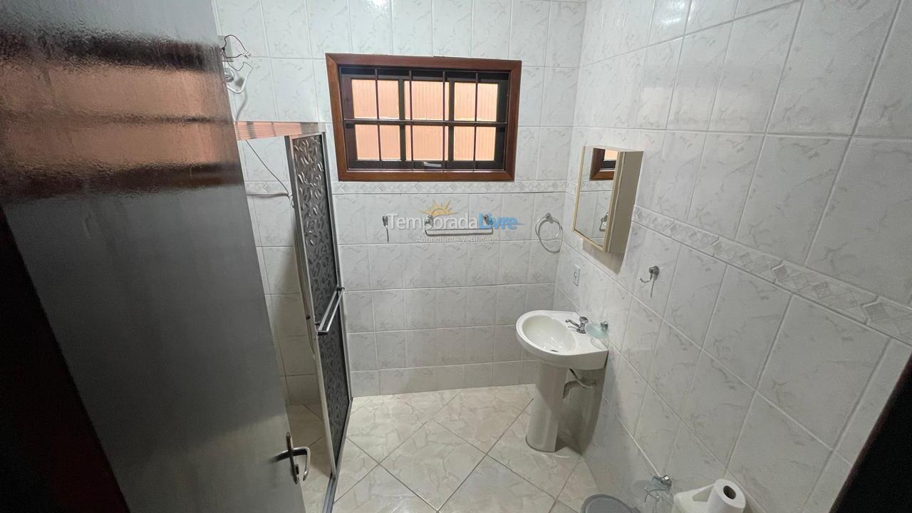 Casa para aluguel de temporada em Caraguatatuba (Massaguaçu)