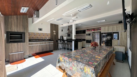 Cove with 3 suites and swimming pool