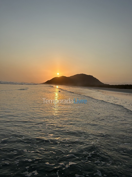 Casa para alquiler de vacaciones em Bertioga (Condominio Morada da Praia)