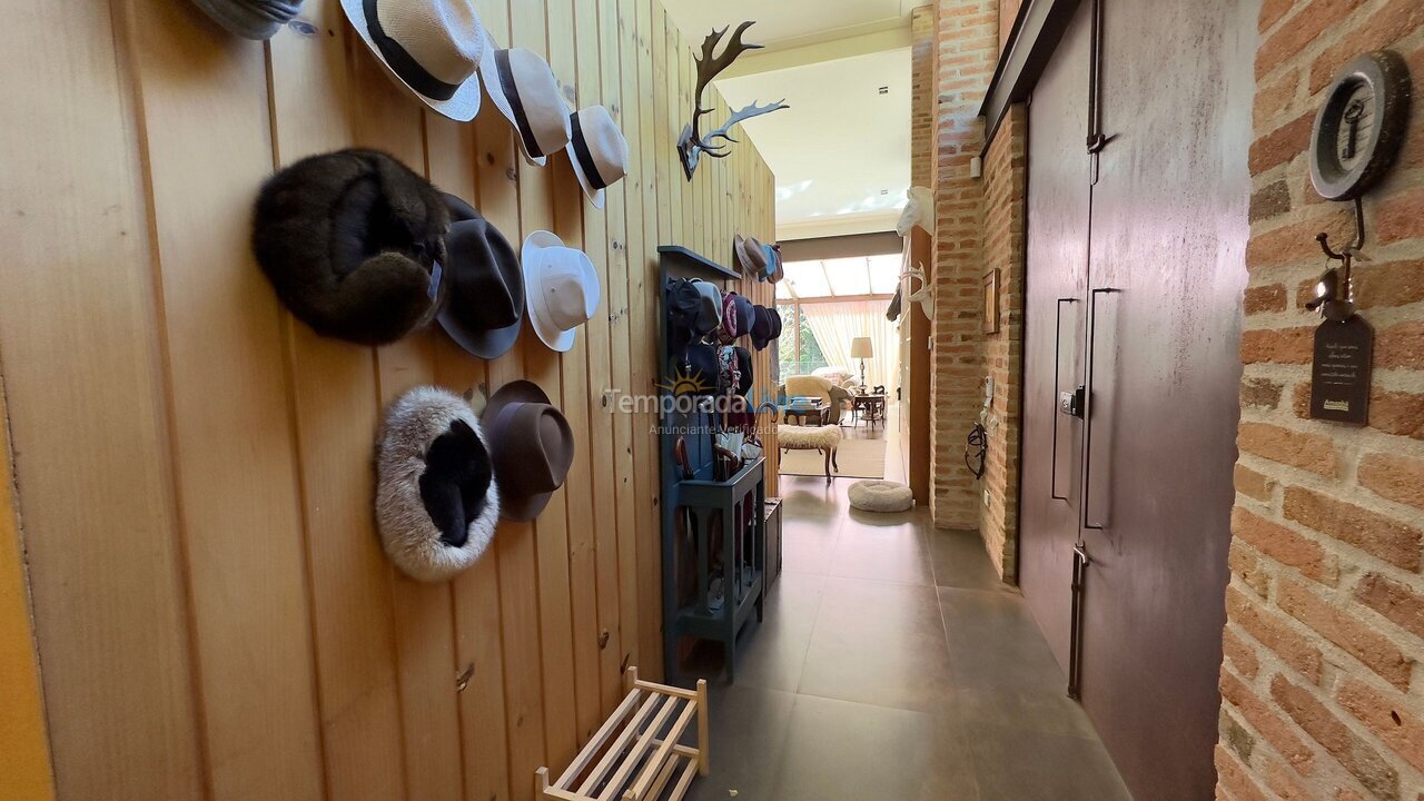 Casa para alquiler de vacaciones em Campos do Jordão (Pedra do Fogo)