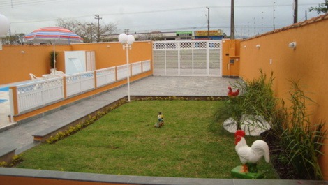 Casa de Temporada em Peruíbe com Piscina Adulto e Infantil