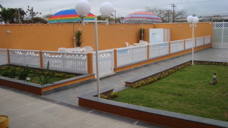 Casa de Temporada em Peruíbe com Piscina Adulto e Infantil