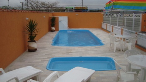 Casa de Temporada em Peruíbe com Piscina Adulto e Infantil