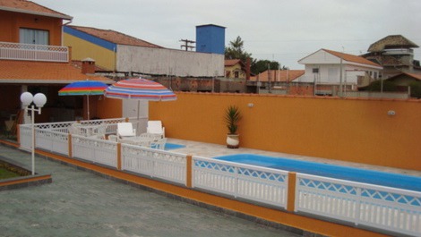 Casa de Temporada em Peruíbe com Piscina Adulto e Infantil