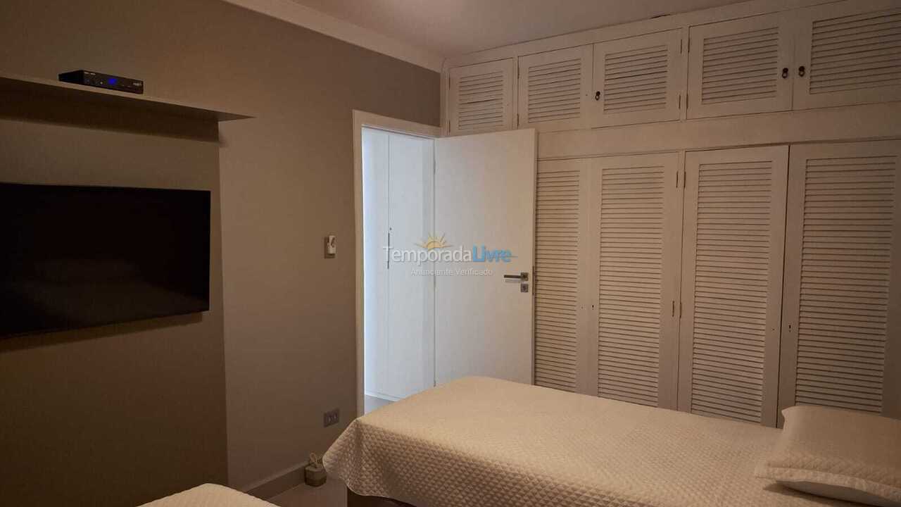 Apartment for vacation rental in Guarujá (Pitangueiras)