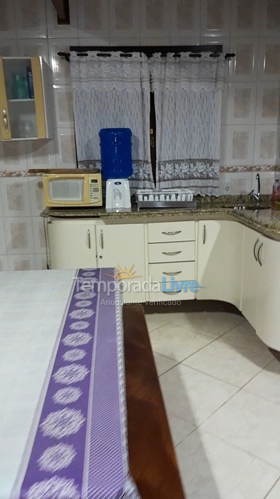 Casa para aluguel de temporada em Caraguatatuba (Massaguaçu)