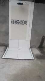 Chuveiro externo para refrescar e retirar areia dos pes