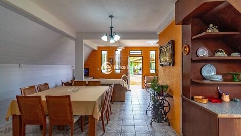 Chalé Rústico com Piscina na Praia do Campeche