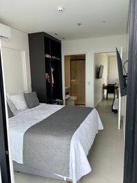 Quarto c/cama de casal e banheiro privativo