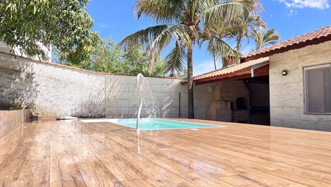 Zona privilegiada de Águas. A 700 m del centro y a 6 km del parque acuático Thermas.