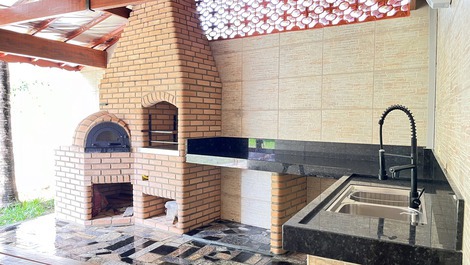 Zona privilegiada de Águas. A 700 m del centro y a 6 km del parque acuático Thermas.