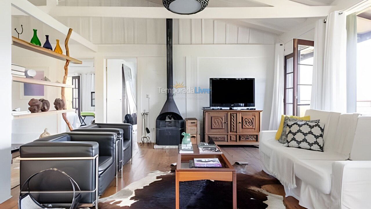 Casa para alquiler de vacaciones em Campos do Jordão (Alto dos Mellos)