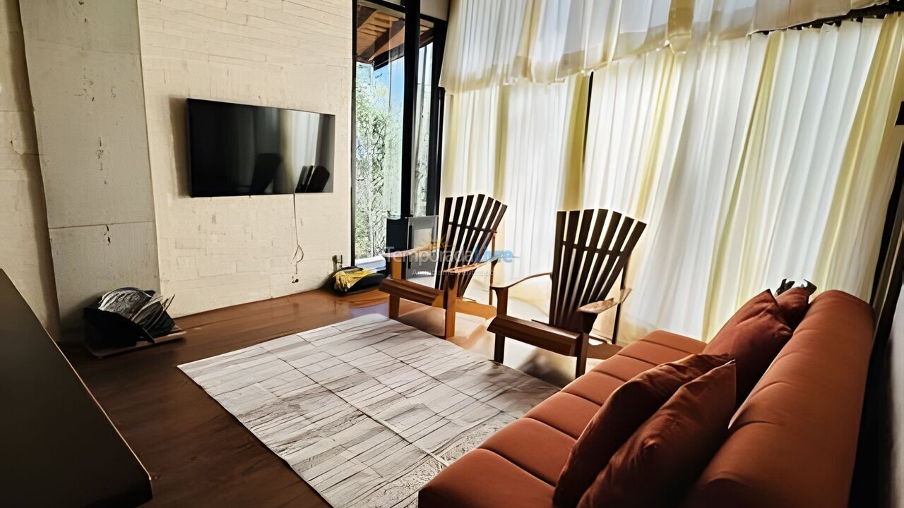 Casa para aluguel de temporada em Campos do Jordão (Alto dos Mellos)