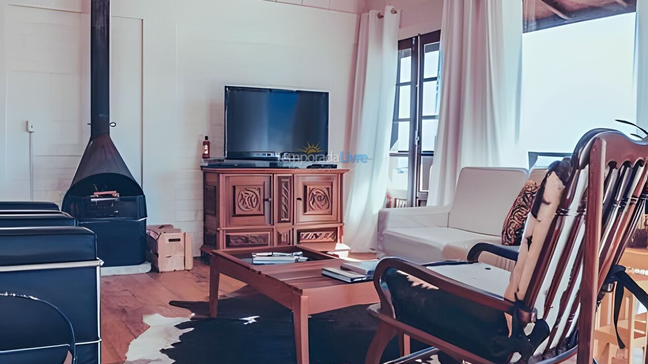 Casa para alquiler de vacaciones em Campos do Jordão (Alto dos Mellos)