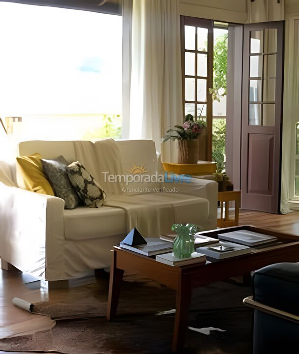 Casa para alquiler de vacaciones em Campos do Jordão (Alto dos Mellos)