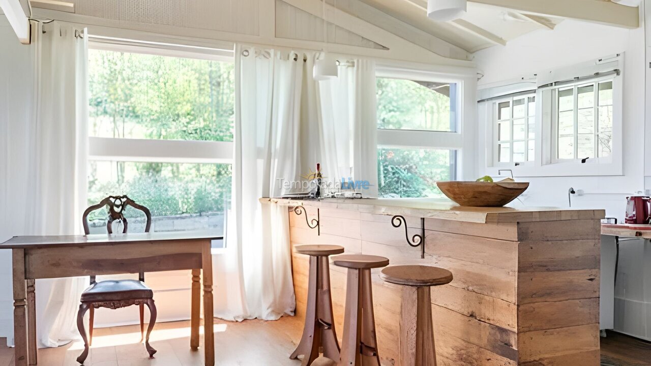 Casa para alquiler de vacaciones em Campos do Jordão (Alto dos Mellos)