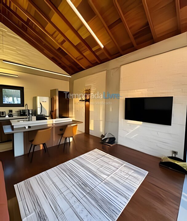 Casa para aluguel de temporada em Campos do Jordão (Alto dos Mellos)