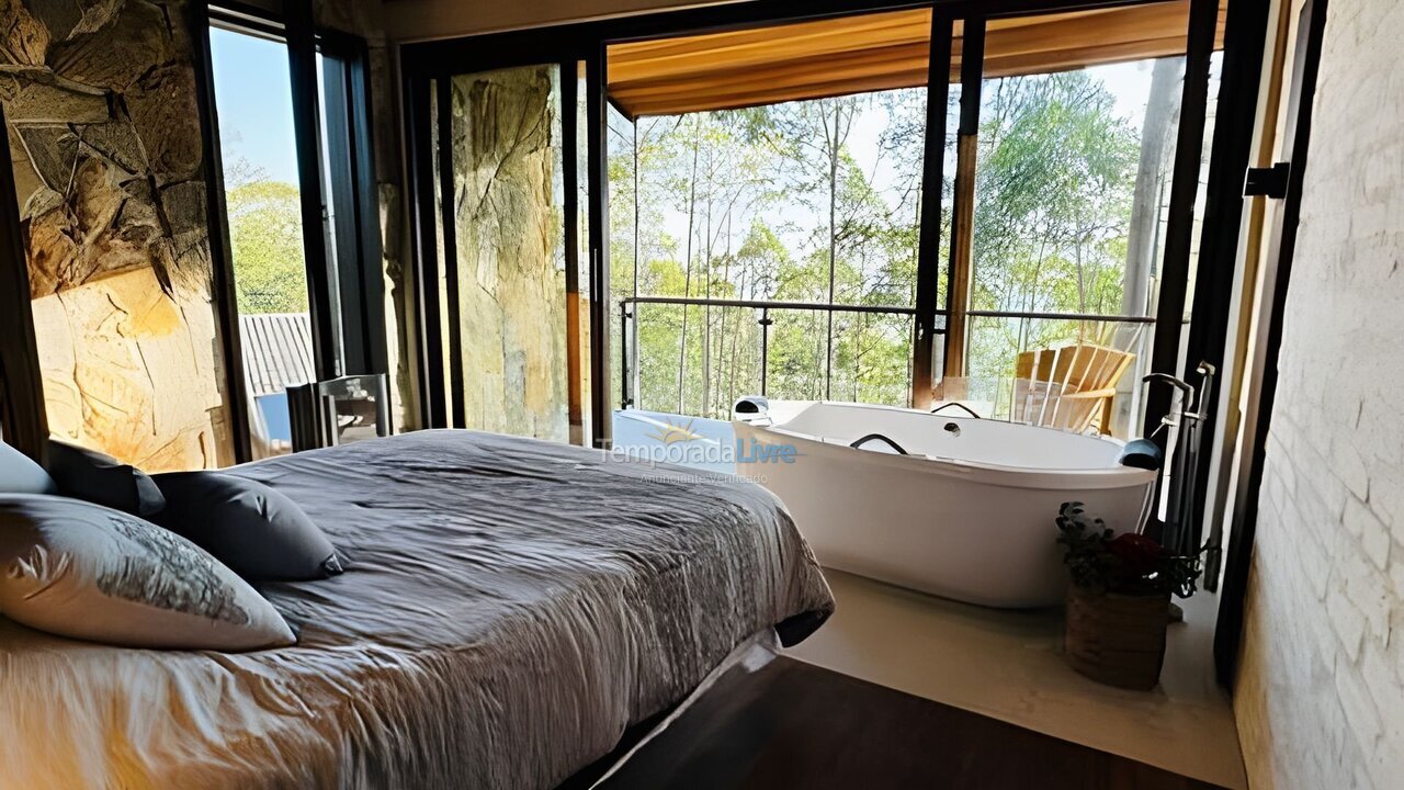 Casa para alquiler de vacaciones em Campos do Jordão (Alto dos Mellos)