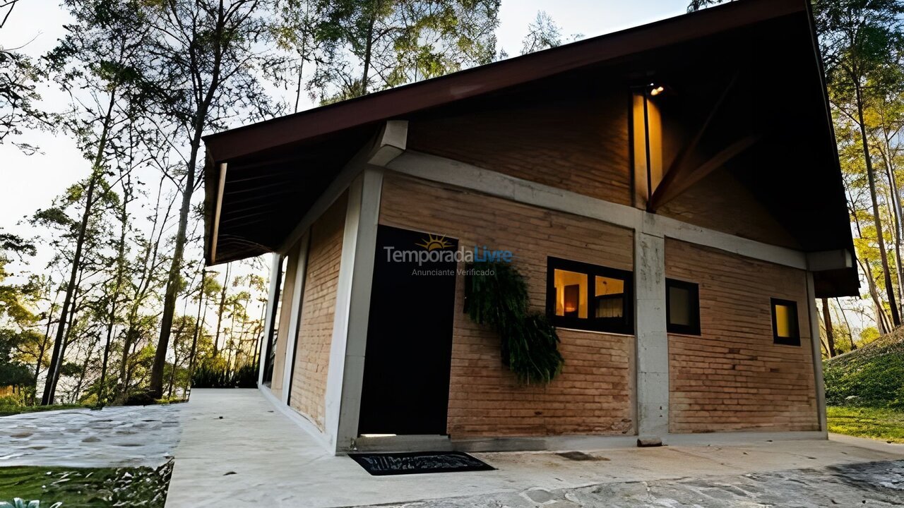 Casa para aluguel de temporada em Campos do Jordão (Alto dos Mellos)